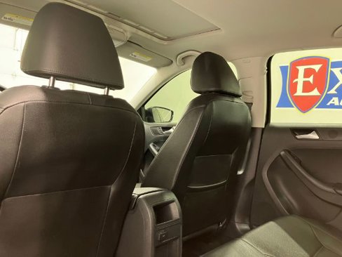 Used 2017 Volkswagen Jetta SE image 43