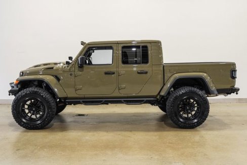 Used 2025 Jeep Gladiator Sport image 9