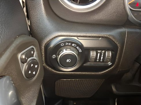 Used 2018 Jeep Wrangler Unlimited Sahara w/ Dual Top Group image 16