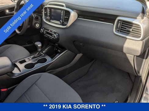 Used 2019 Kia Sorento LX image 35