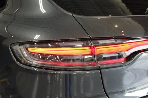 Certified 2024 Porsche Macan image 16
