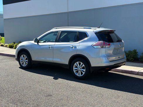 Used 2016 Nissan Rogue SV w/ SV Family Package image 3