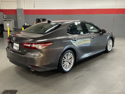 Used 2019 Toyota Camry XLE image 10