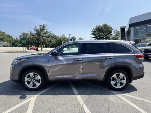 Used 2018 Toyota Highlander Limited image 2