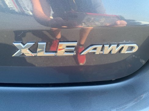 Used 2017 Toyota Highlander XLE image 7