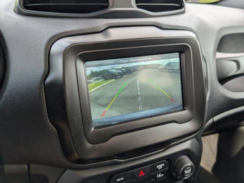 Used 2021 Jeep Renegade Latitude w/ Sun & Sound Group image 9