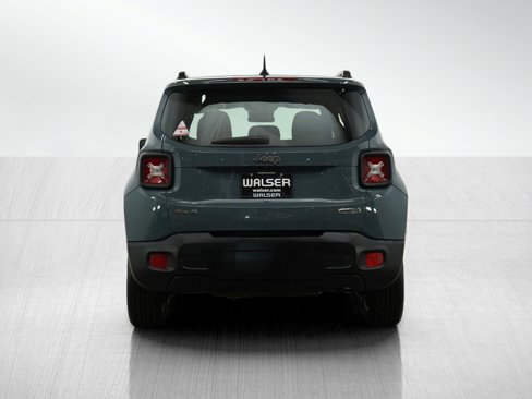 Used 2017 Jeep Renegade Latitude w/ Cold Weather Group image 4