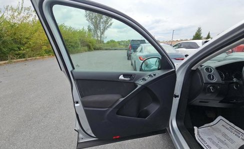 Used 2017 Volkswagen Tiguan Limited image 16