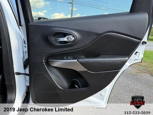 Used 2019 Jeep Cherokee Limited w/ Technology Group image 43