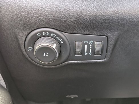 Used 2023 Jeep Compass Latitude image 14