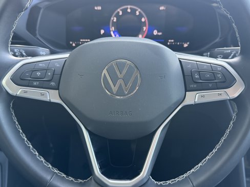 Used 2024 Volkswagen Taos SE image 25