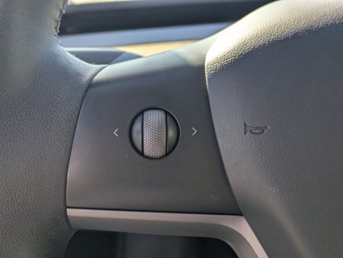 Used 2023 Tesla Model 3 Standard Range image 16