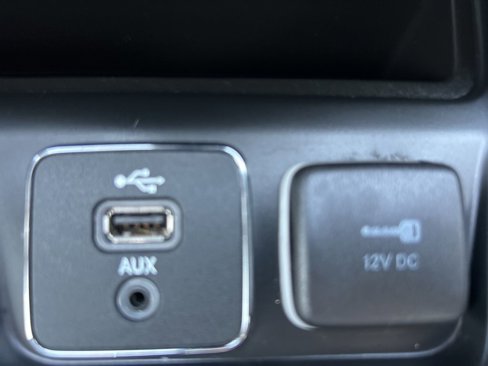 Used 2019 Jeep Cherokee Limited image 30