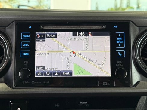 Used 2017 Toyota Tacoma TRD Sport image 27