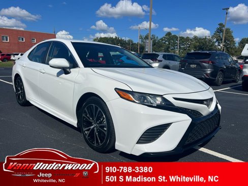 Used 2018 Toyota Camry SE image 1
