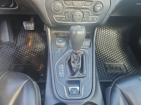 Used 2019 Jeep Cherokee Latitude Plus w/ Comfort/Convenience Group image 35