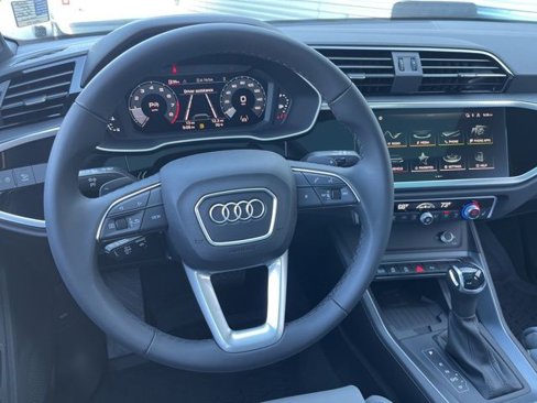 New 2025 Audi Q3 2.0T Premium image 32
