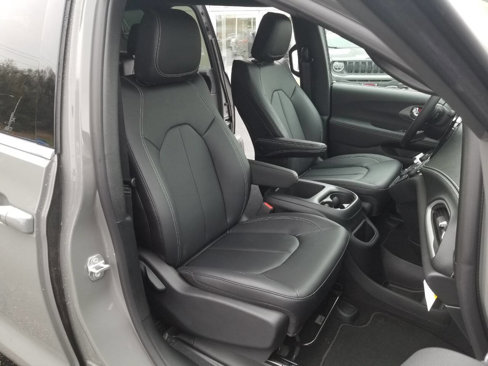New 2025 Chrysler Pacifica Select image 12