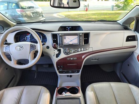 Used 2012 Toyota Sienna XLE image 24