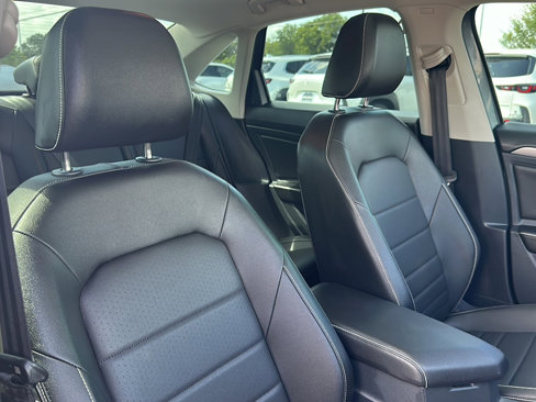 Used 2023 Volkswagen Jetta SE w/ Panoramic Sunroof Package image 24