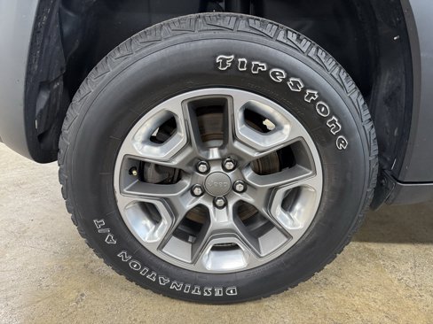 Used 2019 Jeep Cherokee Trailhawk image 25