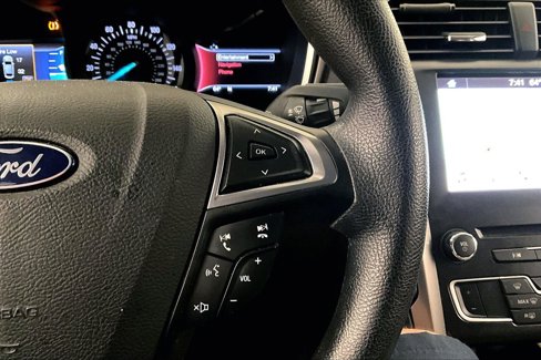 Used 2017 Ford Fusion SE w/ Fusion SE Technology Package image 19