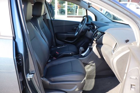 Used 2022 Chevrolet Trax LT w/ LT Convenience Package image 39