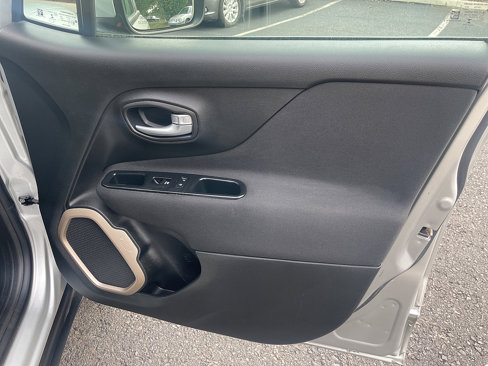 Used 2016 Jeep Renegade Latitude image 34