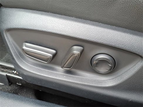 Used 2024 Toyota Camry SE image 9