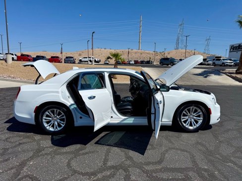 Used 2017 Chrysler 300 C image 36