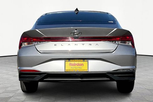 Used 2021 Hyundai Elantra SEL w/ Convenience + Premium Package image 4