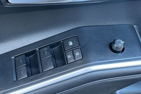 Used 2024 Toyota Highlander XLE image 12