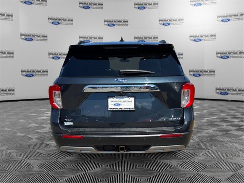 Used 2022 Ford Explorer XLT w/ Equipment Group 202A image 4
