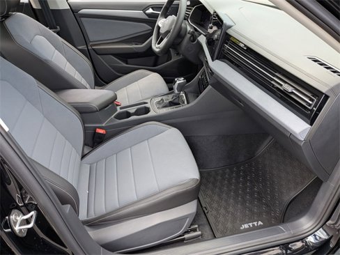New 2025 Volkswagen Jetta SE image 28