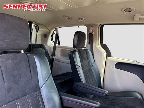 Used 2014 Chrysler Town & Country Touring-L image 30