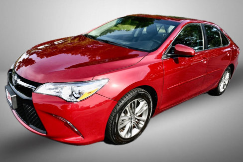 Used 2016 Toyota Camry SE image 2
