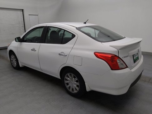 Used 2015 Nissan Versa SV image 3