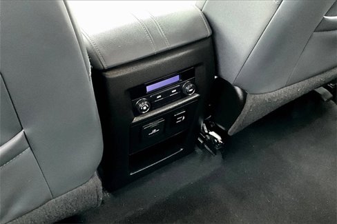Used 2018 Chevrolet Traverse LT image 25