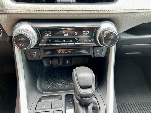 Used 2020 Toyota RAV4 XLE image 8