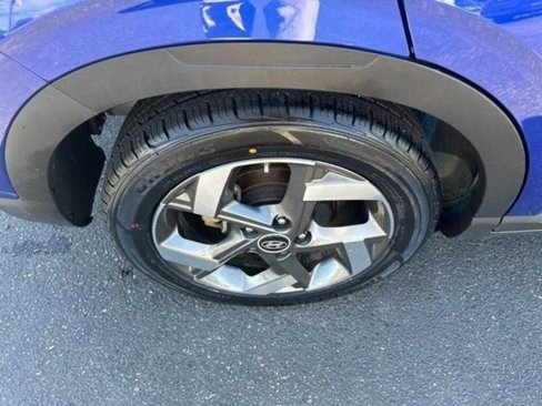 Used 2023 Hyundai Venue SEL image 12