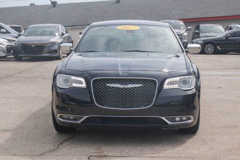 Used 2017 Chrysler 300 C Platinum image 2
