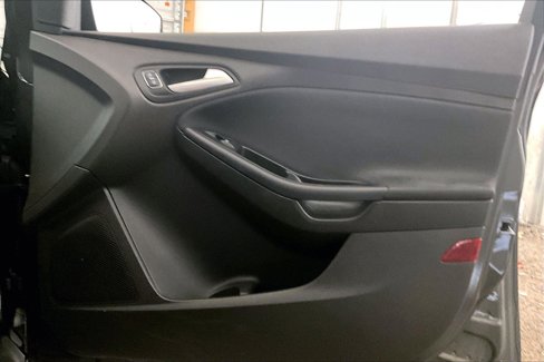 Used 2016 Ford Focus SE w/ Exterior Protection Package image 24