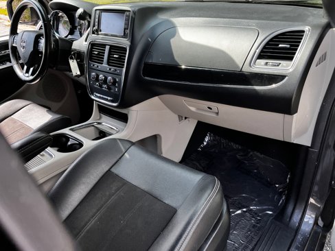 Used 2019 Dodge Grand Caravan SXT image 34