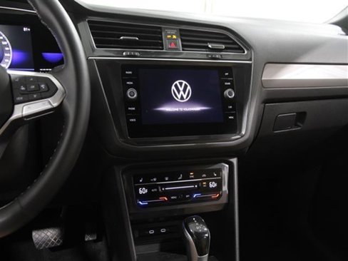Used 2022 Volkswagen Tiguan SE image 10