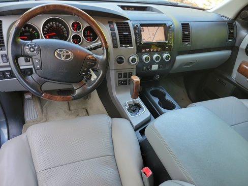 Used 2010 Toyota Sequoia Platinum image 22