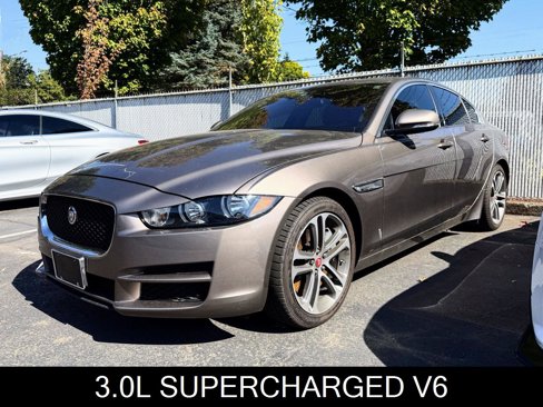 Used 2017 Jaguar XE Premium image 4