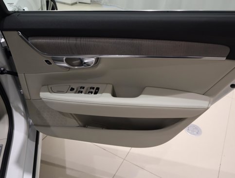 Used 2025 Volvo S90 B6 Plus w/ Protection Package Premier image 13