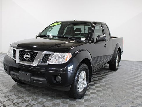 Used 2016 Nissan Frontier SV image 2