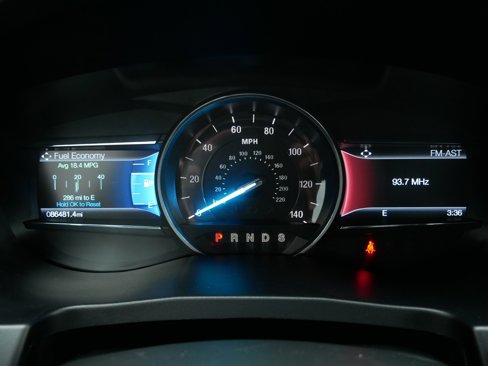 Used 2018 Ford Explorer XLT image 13