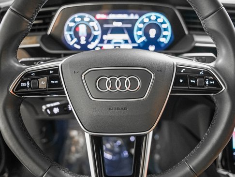 Used 2022 Audi e-tron Premium Plus w/ Premium Plus Package image 15